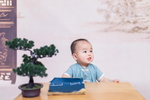 包生男孩正规公司宝宝几岁会走路